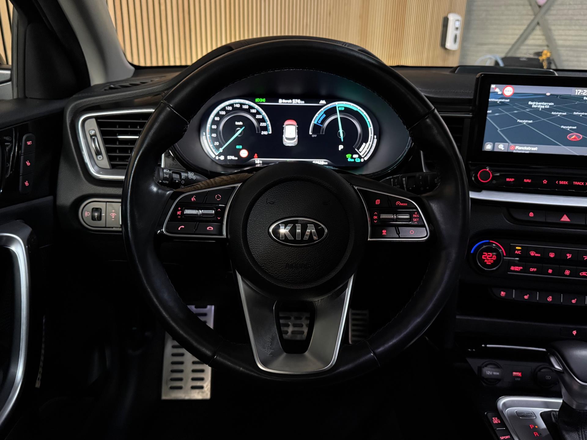 43992377-16.jpg